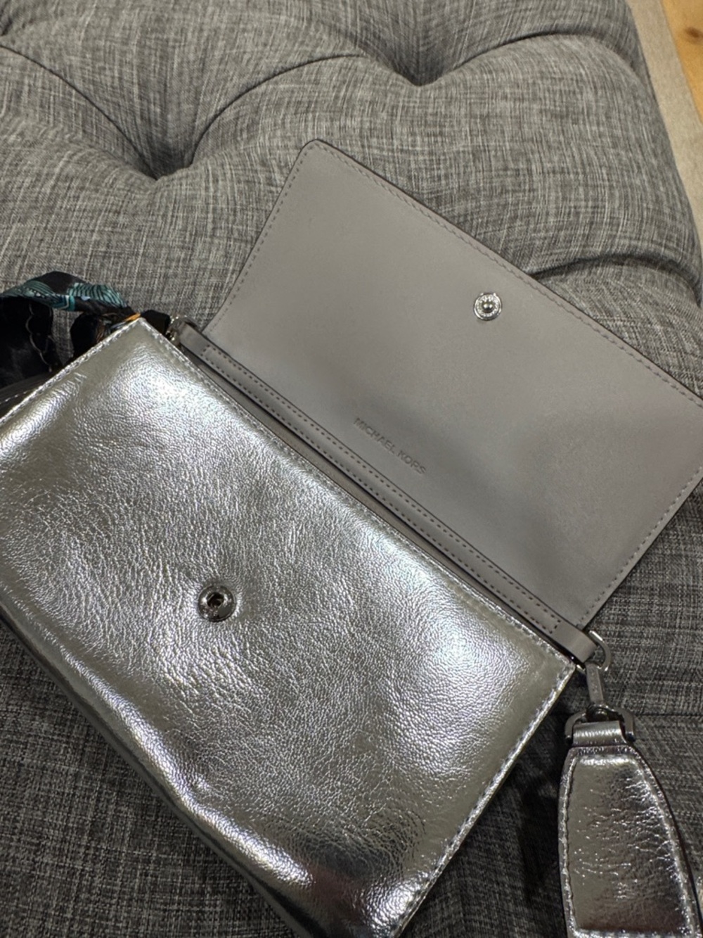 Michael Kors Jet Set Silver Metallic Leather Glitter Logo Strap Crossbody - Picture 11 of 17